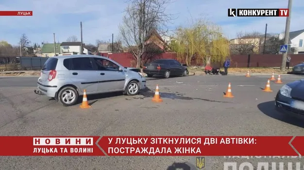 Постраждала пасажирка: у Луцьку зіткнулися Opel і Chevrolet (фото, відео)
