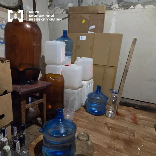 Підвали з сурогатом: у Луцьку накрили підпільний алкобізнес на 2 мільйони (фото)