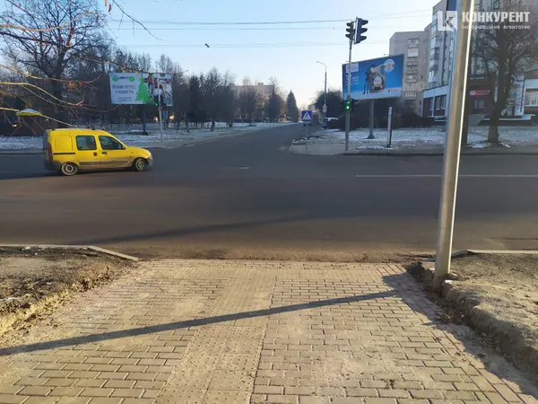 Відродження-Ветеранів-Писаревського: в Луцьку запрацював новий світлофор (фотофакт)