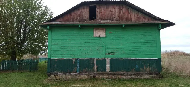 За ціною старого авто: на Волині продають з молотка сільський клуб 1950-х років (фото)