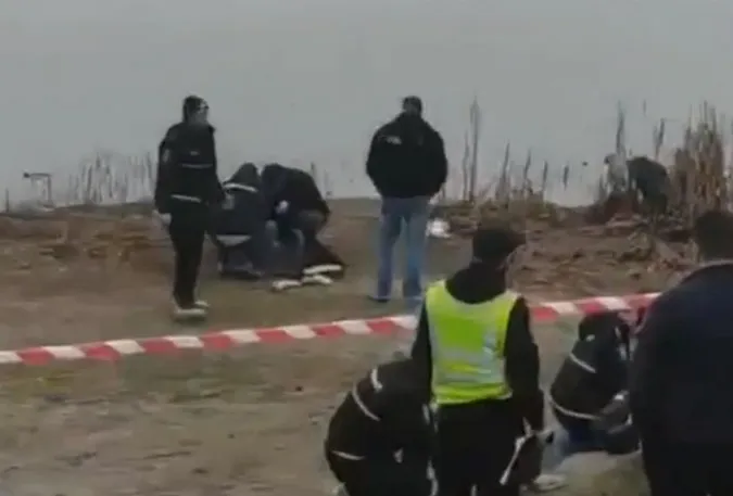 У Києві з річки дістали людські рештки (відео)