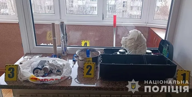 Ховали в одязі: волинські поліцейські викрили масштабну схему торгівлі метадоном (фото, відео)