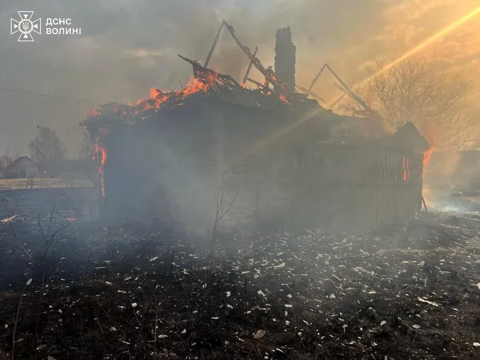 Волинь палає: рятувальники бʼють на сполох через постійні пожежі (фото)
