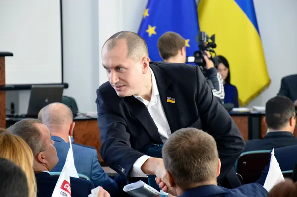 Депутат Микола Яручик, як завжди прийшов з вітаннями від мешканців ДПЗ