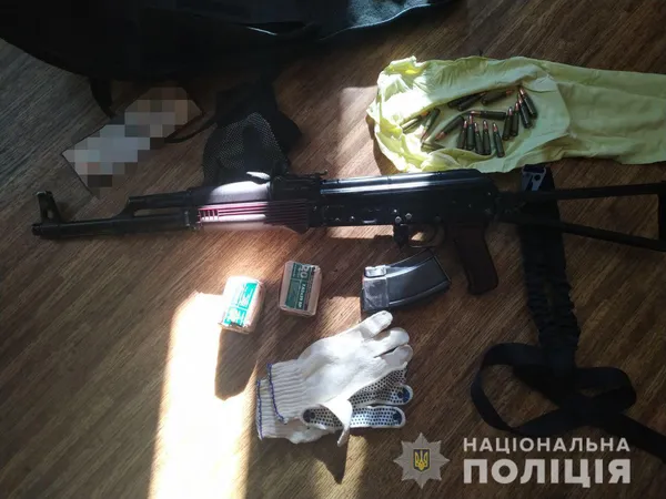 У Києві вилучили 400 тисяч доларів США «воровського общака»
