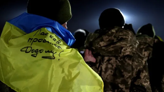 Відбувся третій обмін полоненими: додому повертаються 12 військових та 14 цивільних