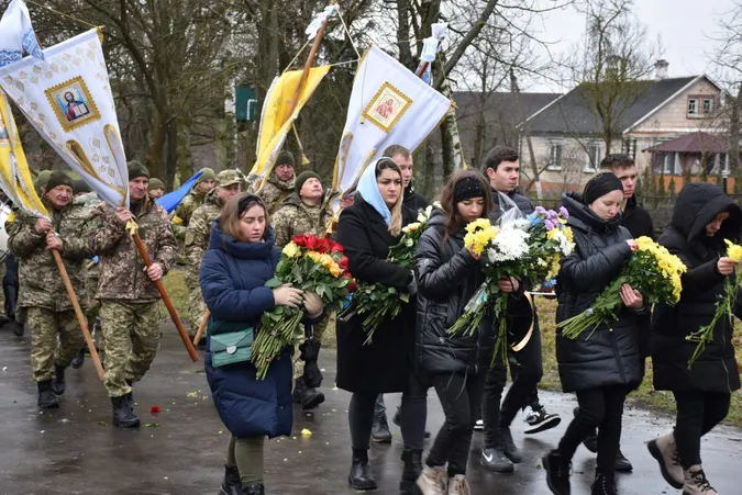Назавжди 23: у Луцькому районі прощались з загиблим Героєм Віктором Вороняком (фото)