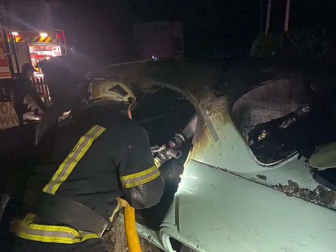 На Ковельщині загорілося раритетне авто: салон знищено вщент