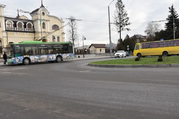 У Луцьку завершують ремонт дворів і доріг (фото)