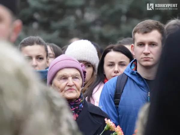 Луцьк сумує: місто вшановує пам’ять Героїв (фото, відео)