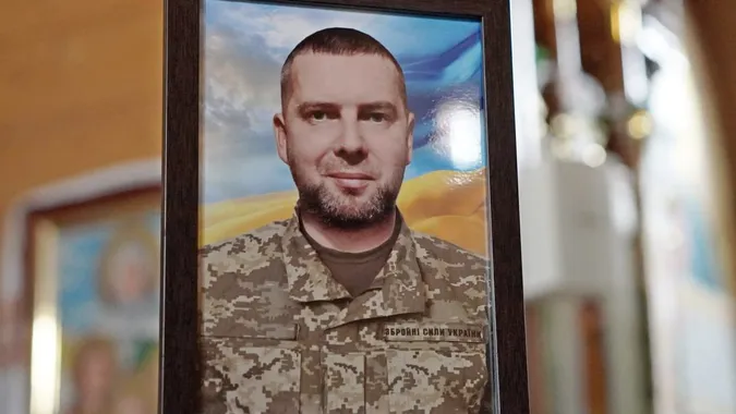 У Володимирі попрощалися із загиблим на війні захисником Анатолієм Крагликом (фото)
