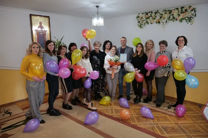 У Луцьку доньці звільненої з полону Мар'яни Мамонової видали перший документ