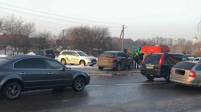 У Володимирі не поділили дорогу легковики Audi та Skoda (фото)