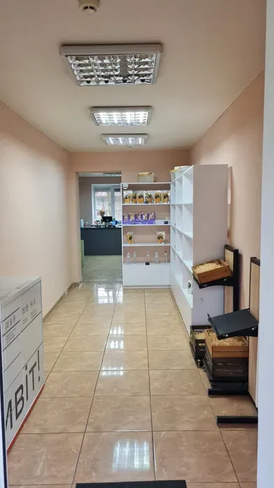 У центрі Луцька продають магазин здорового харчування (фото)