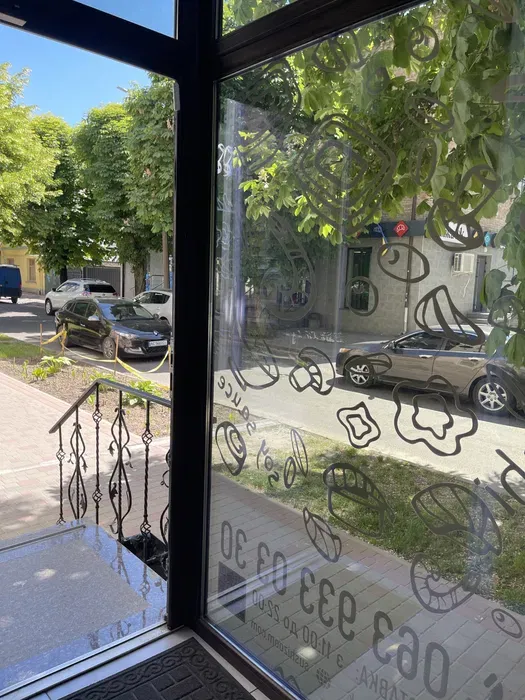 Готовий бізнес: у центрі Луцька продають доставку суші (фото)