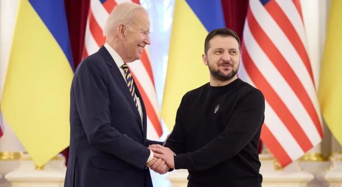 Байден пообіцяв Україні 700 танків, тисячу гармат і 2 млн снарядів