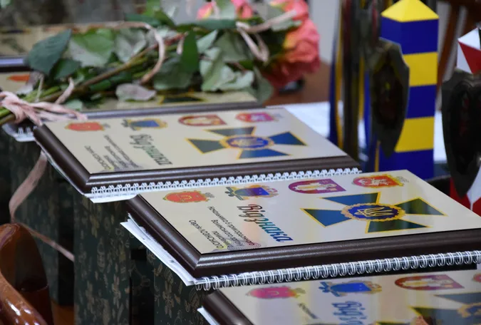 На Волині напередодні свят вручили відзнаки та подарунки прикордонникам, які пройшли ворожий полон (фото)