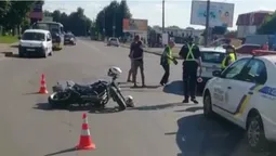 На Львівській автомобіль в'їхав у мотоцикл