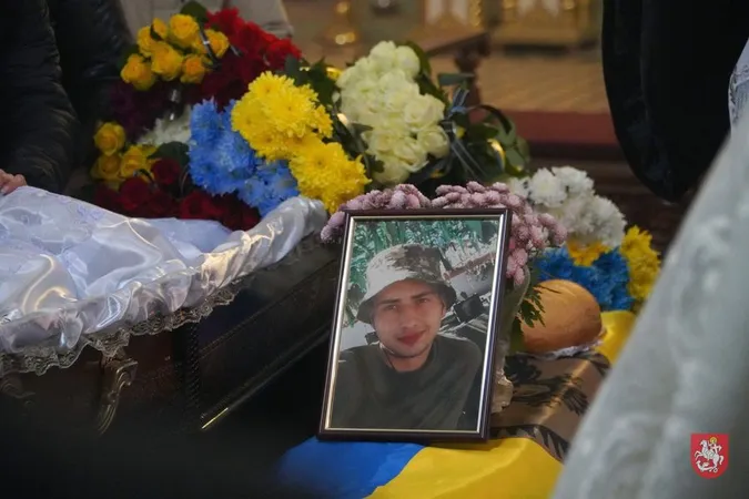 Залишилась дружина і маленький синочок: у Володимирі провели в останню дорогу 23-річного Анатолія Куляса