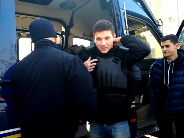 Рація, «броніки» та 100 запитань: луцькі школярі відвідали управління патрульної поліції (фото)