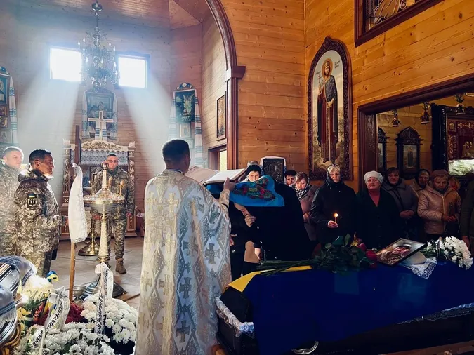 На Волині попрощалися із Героєм Миколою Іваніщуком, який півтора року вважався зниклим безвісти(фото)