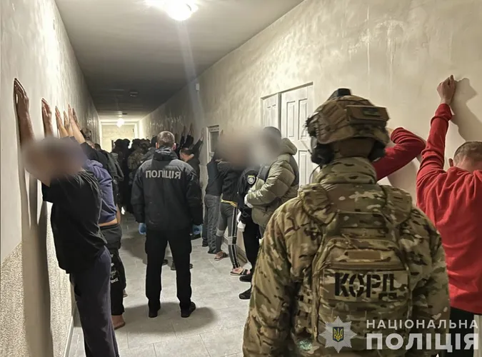 На Волині у виправній колонії діяла організована група шахраїв (фото)