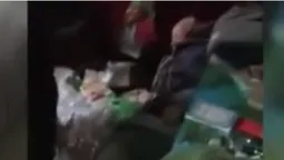 Спить посеред сміття і не хоче допомоги: як у Луцьку живе бабуся, яку врятували від голоду (відео)