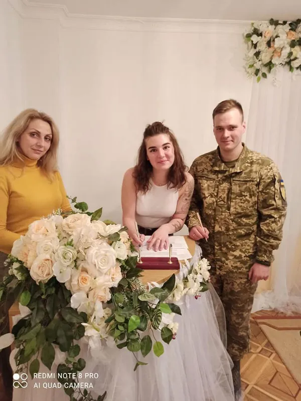 У Луцьку дистанційно зареєстрували шлюб, бо наречений – на передовій (фото)