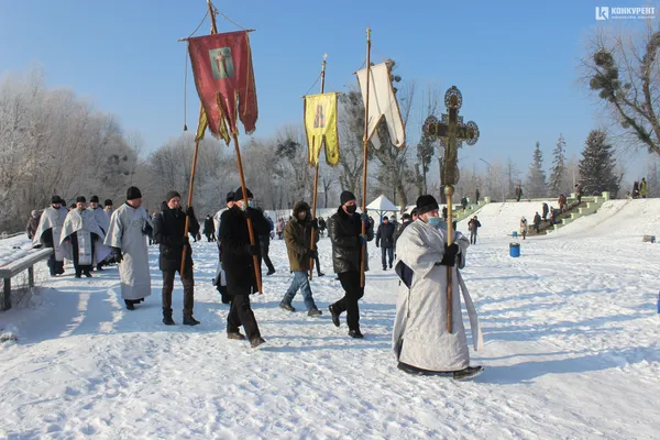 Льодохреща: як освячували воду і лучан (репортаж)