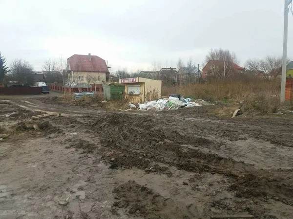 Через будівництво в Липинах вулиці Луцька перетворились на болото (фото)