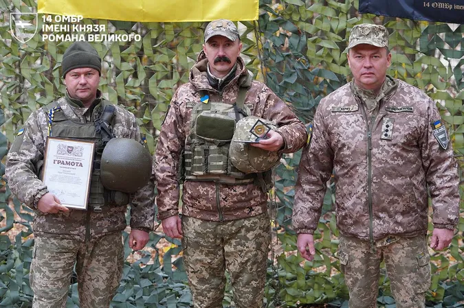 Бійцям 14 ОМБр вручили бригадні нагороди (фото)