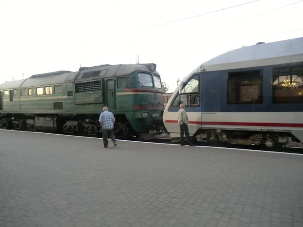 Рейковий автобус зі Львова до Луцька тягнув локомотив (фото)
