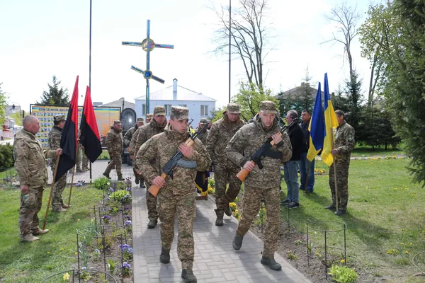 На Волині попрощалися із Героєм Василем Фаринюком (фото)