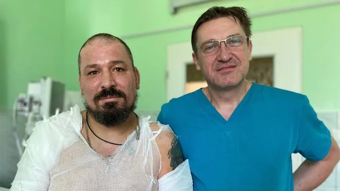 Ракета поцілила в авто, коли їхали на завдання: у Львові лікують військовослужбовця з Волині (фото)