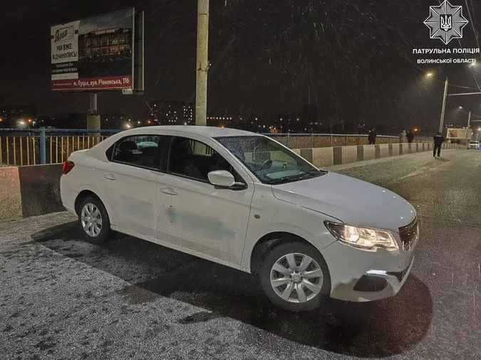 ДТП на шляхопроводі на Рівненській у Луцьку: хто і з ким не розминувся (фото)