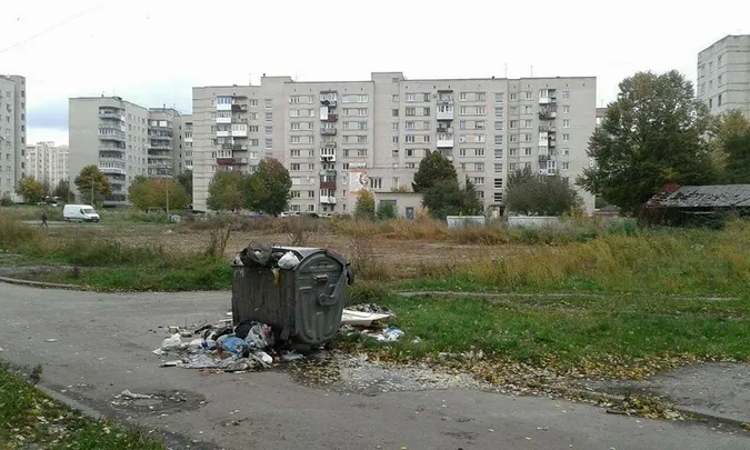 Лучан каратимуть за гілля та будівельні відходи у сміттєвих контейнерах (фото)