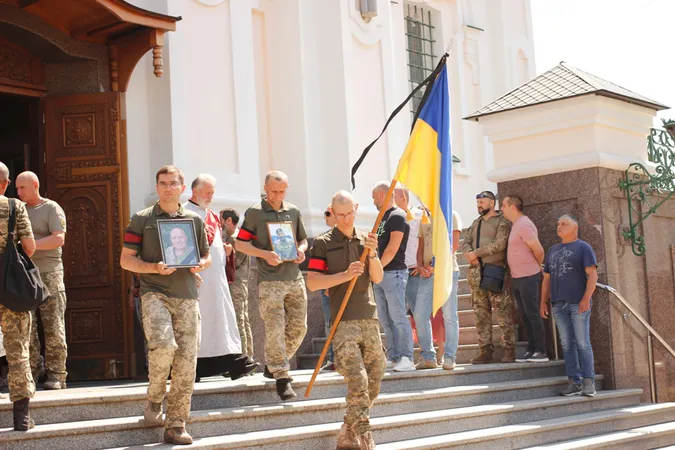 Віддали життя за нас: Луцьк на колінах попрощався з двома захисниками (фото, відео)