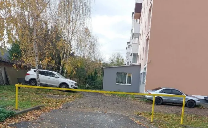 У Луцьку голова ОСББ загородила проїзд у двір