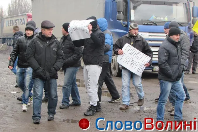 Гірники нововолинської шахти перекрили дороги і вимагають відставки керівництва «Волиньвугілля»