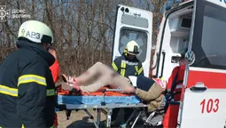 ДТП у Луцькому районі: водія вирізали з розбитого авто (фото)