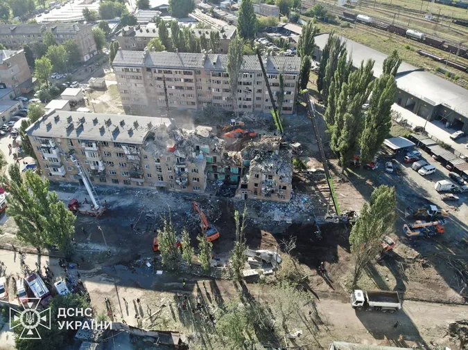 Люди під завалами: у Києві вже 19 загиблих від ворожої атаки (фото)