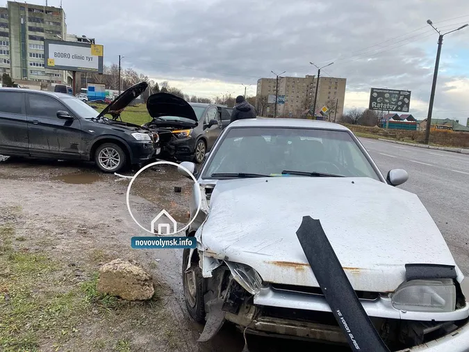 В Нововолинську трапилась аварія за участі трьох авто: на місці працювала поліція (фото, відео)