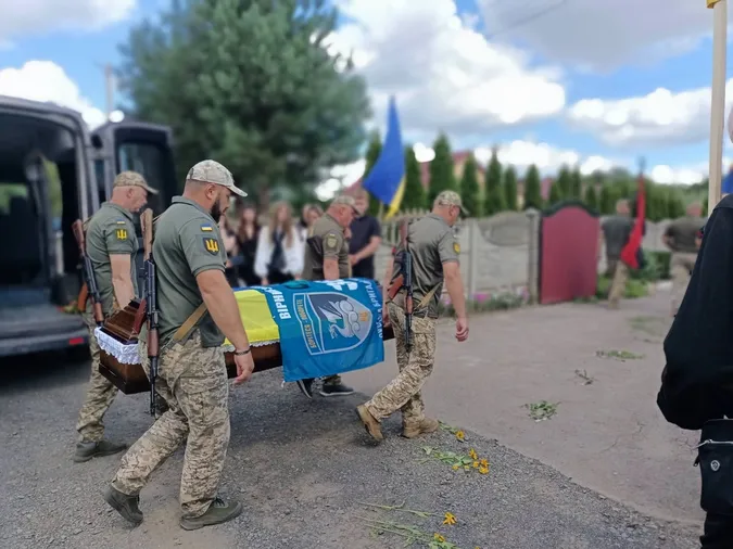 Захищав Україну з 2014: на Волині попрощалися із Героєм Віталієм Рудницьким (фото)