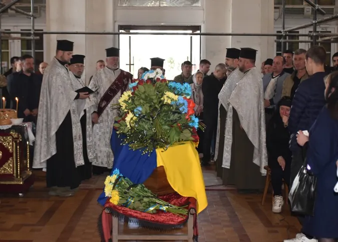 У Луцьку попрощалися із загиблим на Донеччині 25-річним Максимом Устимчуком (фото)