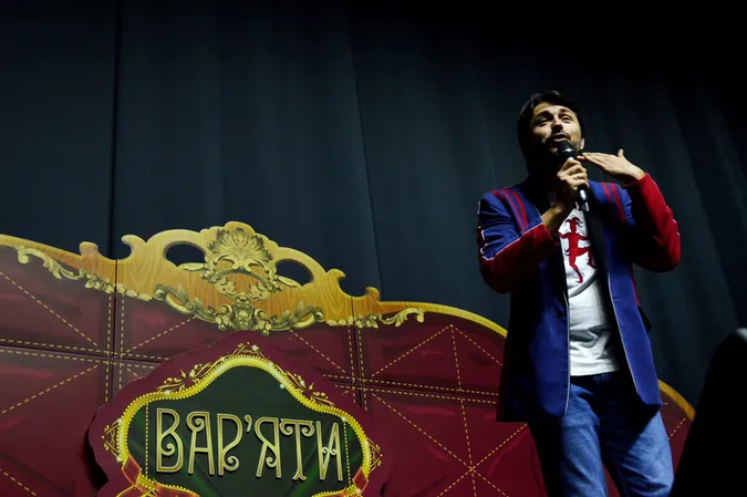 Батл жартами та ангел Притули: у «Промені» двічі виступили «Вар’яти» (фото)