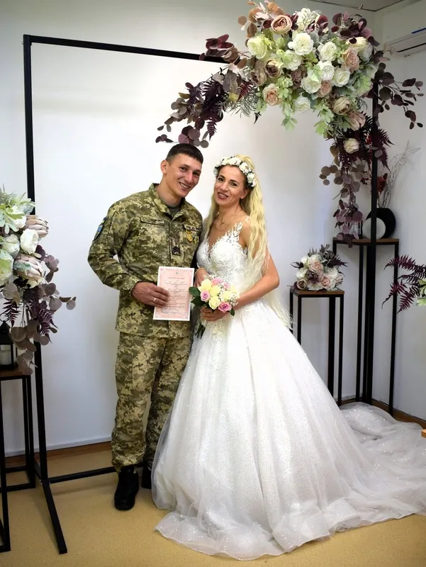 💞 Кохання без зволікань: у Луцьку захисник одружився перед поверненням на службу