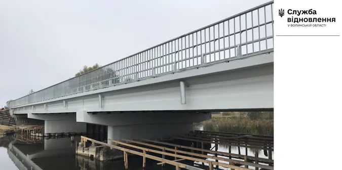 На Волині завершують ремонт 54-метрового мосту через річку (фото)