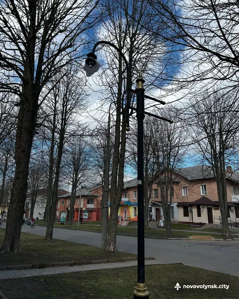 У Нововолинську вандали потрощили щойно відремонтовані ліхтарі (фото)