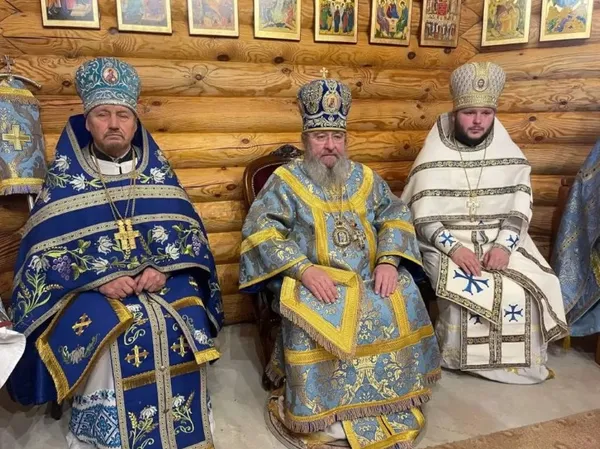 На Волині священники УПЦ «МП» встановили на контейнер купол і назвали це церквою (відео)