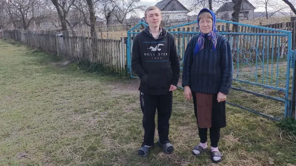 На Волині облаштовують штучні лелечі гнізда на електроопорах (фото, відео)